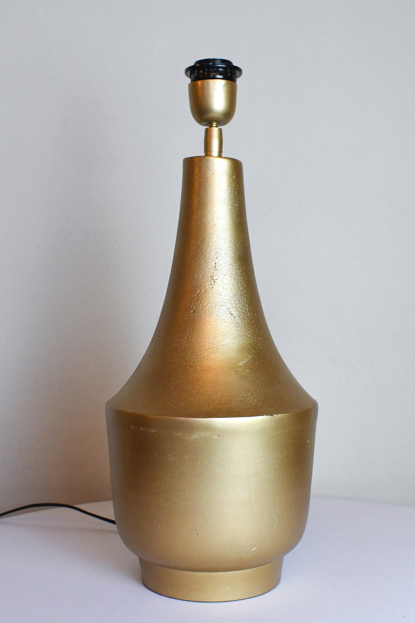 Lampenfuß aus Metall in Gold-Optik